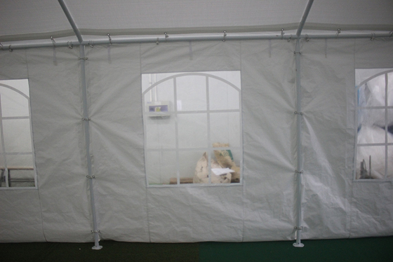 자연 압력 처리 된 목재 종류 야외 400 * 800cm 스트레치 텐트 금속 프레임 마키